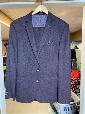 Custom Irish Wool-Blend Suit - 42R Jacket / 34R Pants - Excellent Condition
